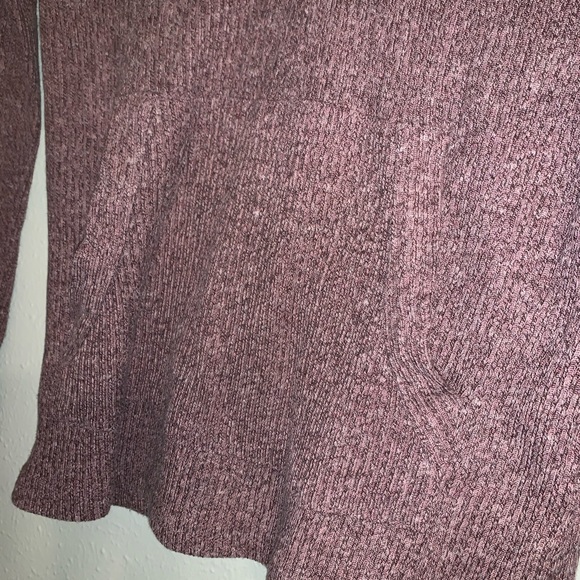 Heathered button up top with pocket - Picture 3 of 4